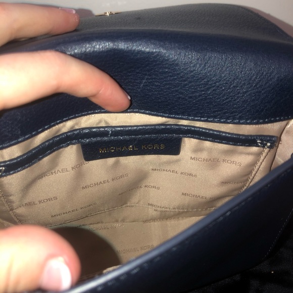 Micheal Kors Navy crossbody purse - Picture 3 of 4
